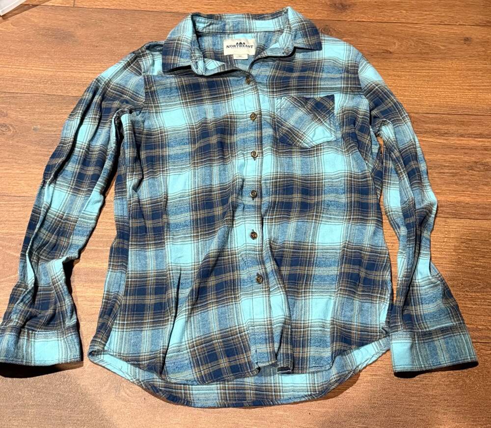 Northeast Outfitters Women's Blue Plaid Long Sleeve Button-Up Flannel Shirt M
